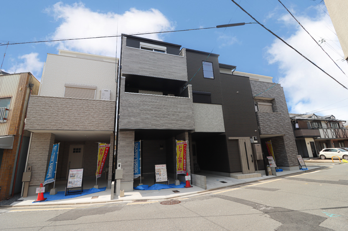 ワイドなインナーバルコニーでアウトドアリビングにも