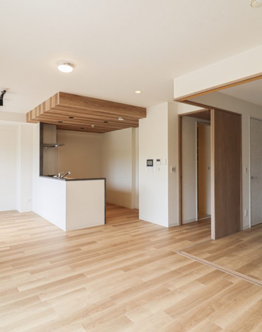 ぽかぽか南向きバルコニー!南からの温かい日差しを取り込むリビング🎵