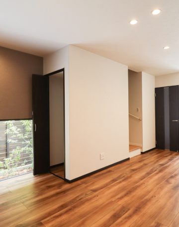 ぽかぽか南東向き🌞土地広々４２坪＆間口7.7ｍ！