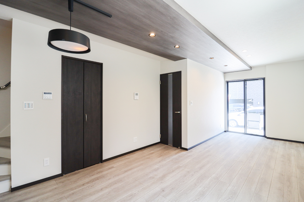 大宮小学校徒歩7分!コンビニ・スーパーが近い子育て世代に嬉しい4区画分譲地!