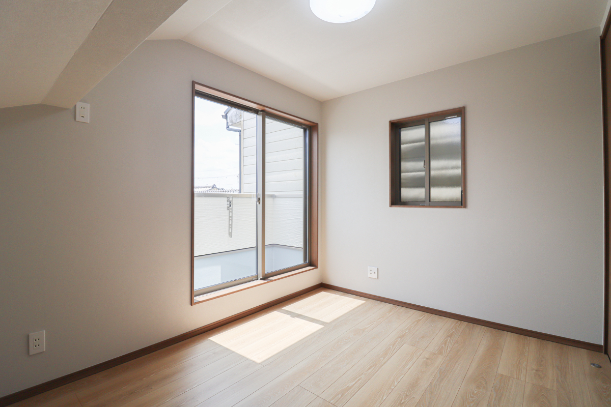 シンプルなデザインと風合いあるカラー・素材との組み合わせ！スタイリッシュさと温かさを両立した人気のスタイル✨